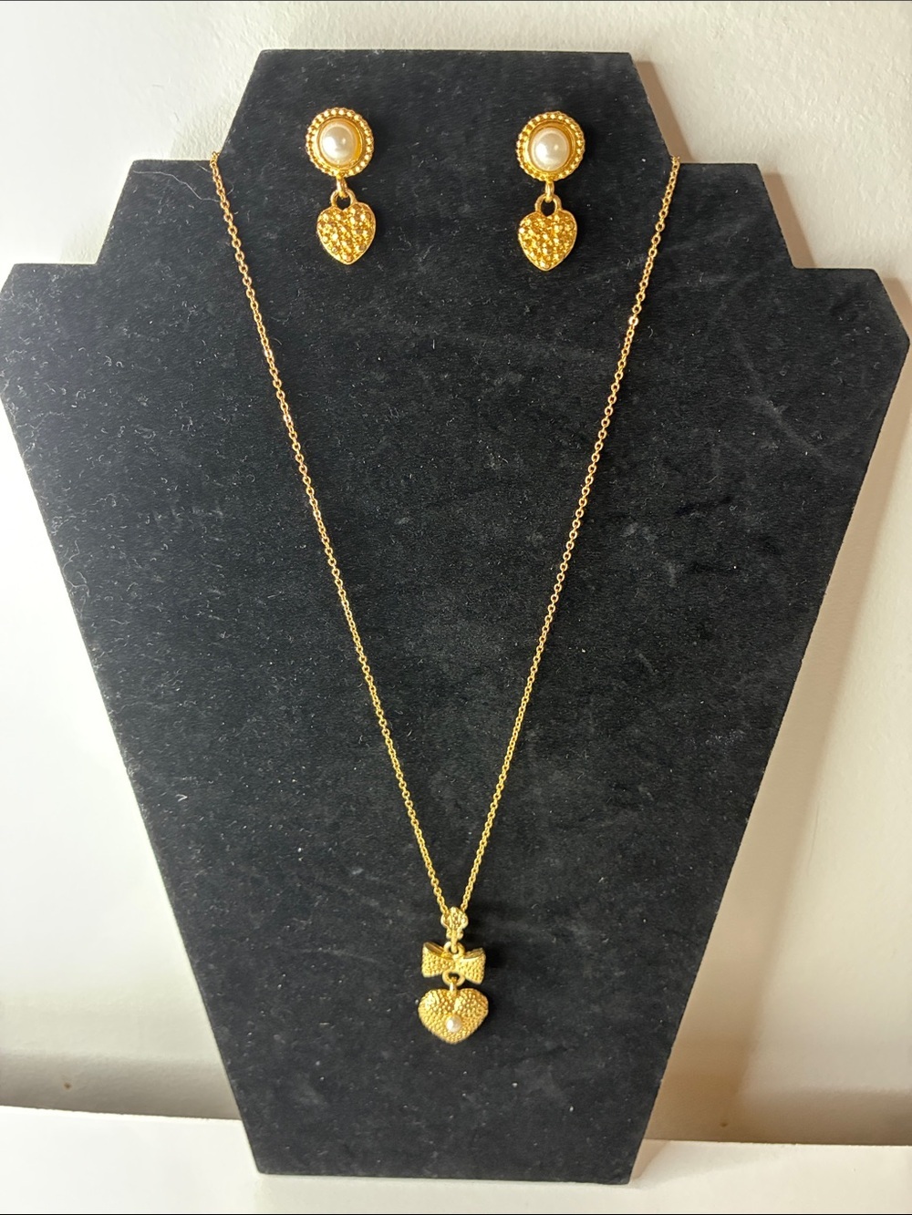Vintage Gold-Tone Heart Drop Pendant Necklace and Pearl Heart Earrings Set - Picture 2 of 8